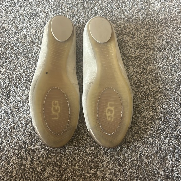 Ugg cream and gold flats - Picture 3 of 3